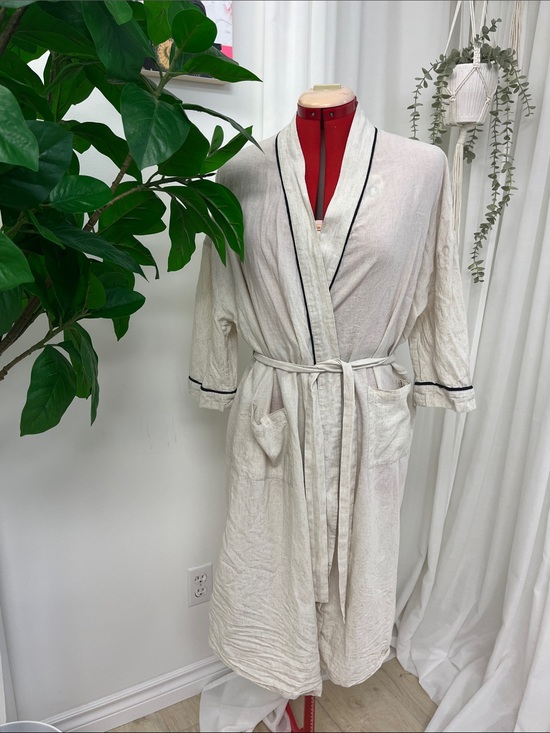 Simons Other - Women's Linen Bathrobe with Black Trim